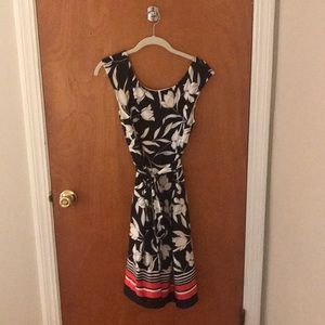 Scoop neck knee length dress